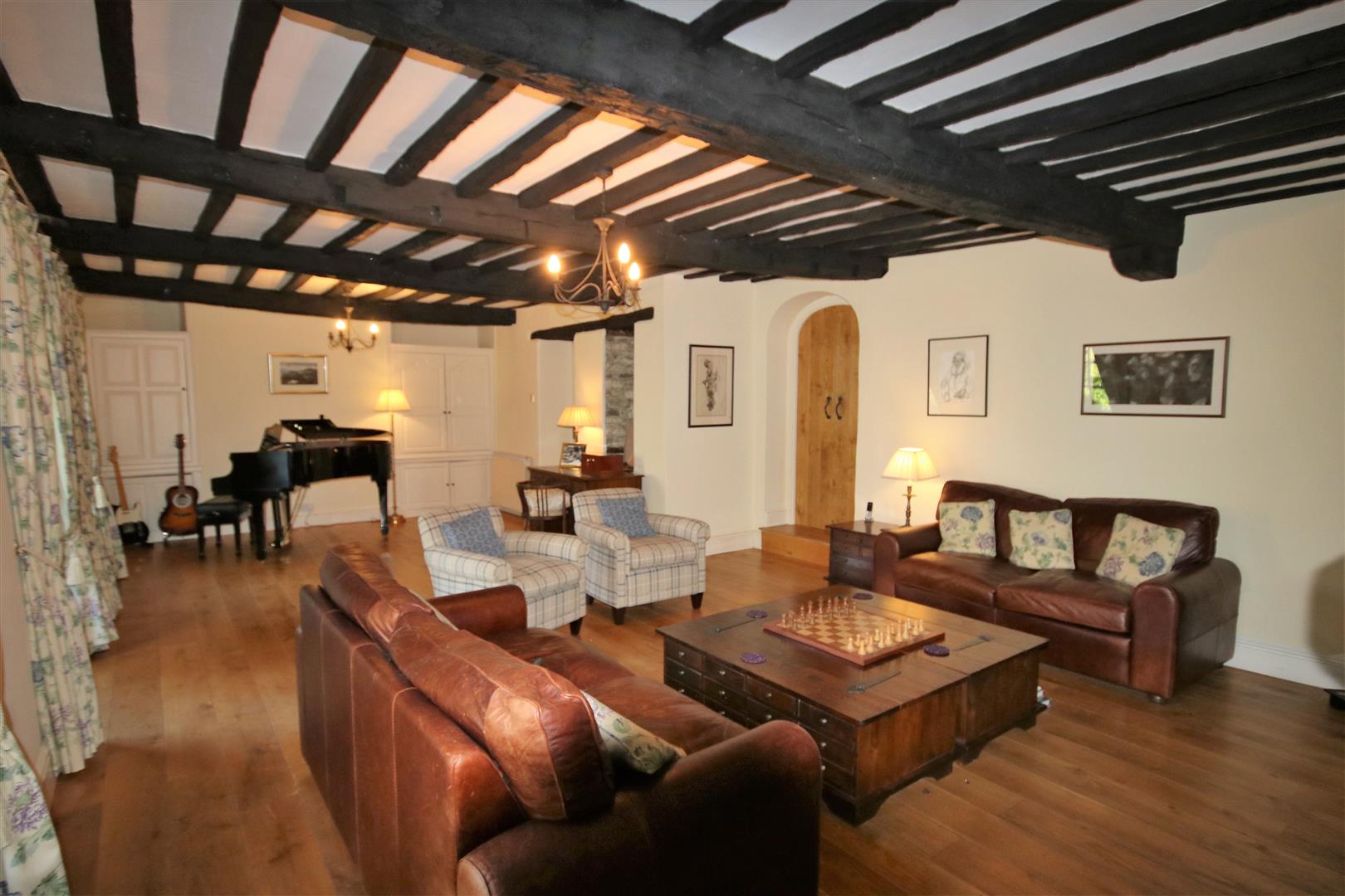ANOTHER ROOM ASPECT